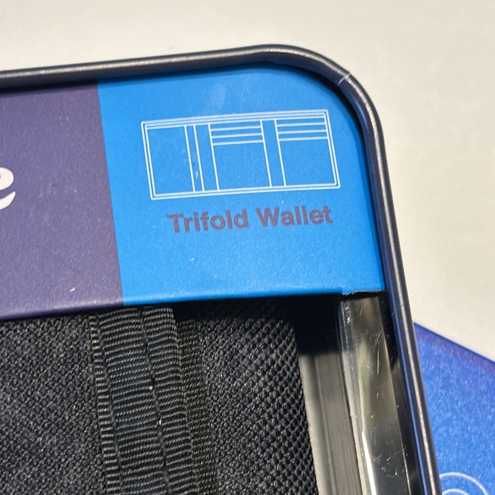 Aeropostale Black Tri-Fold Wallet - Picture 3 of 11